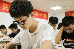 欧联杯历史上仅两人完成三次帽子戏法：奥巴梅扬和法尔考